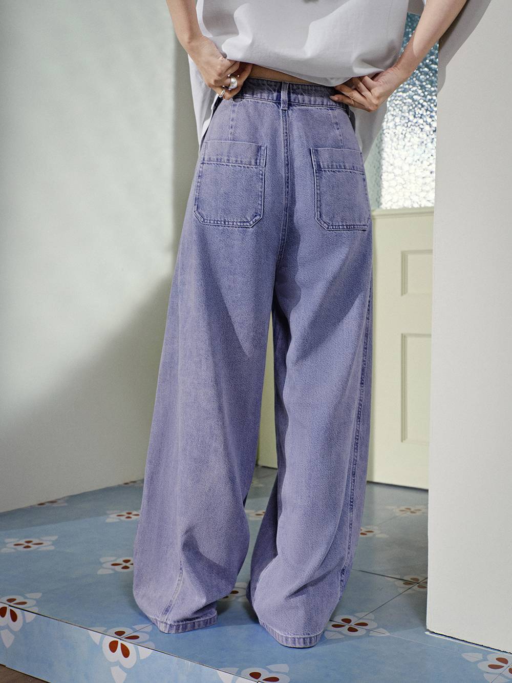 High-Waisted Jeans